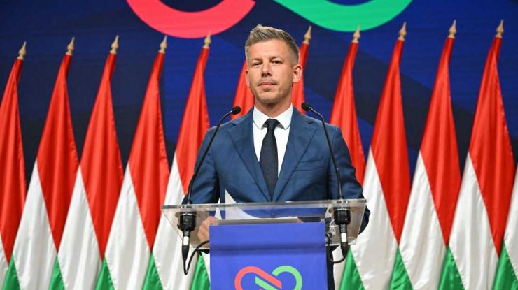 TOPSHOT HUNGARY POLITICS ELECTION MAGYAR PRESSER
