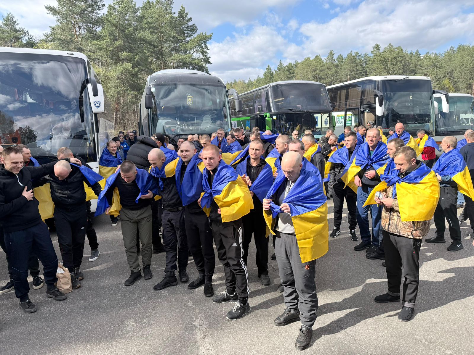 Ucraina și Rusia au efectuat un schimb de 386 de prizonieri de război, pe fondul dezbaterilor privind integrarea europeană