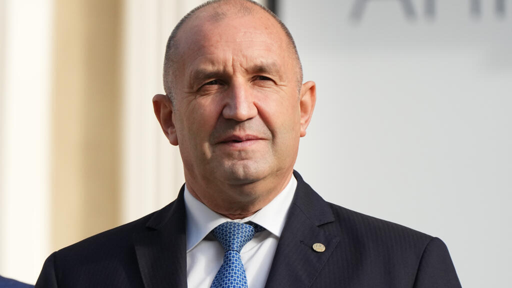 Alegeri parlamentare în Bulgaria. Rumen Radev, fostul Președinte, conduce în sondaje