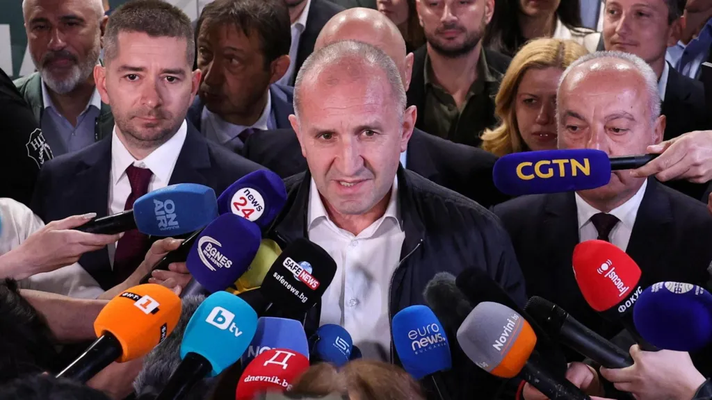 Rumen Radev câștigă alegerile parlamentare din Bulgaria