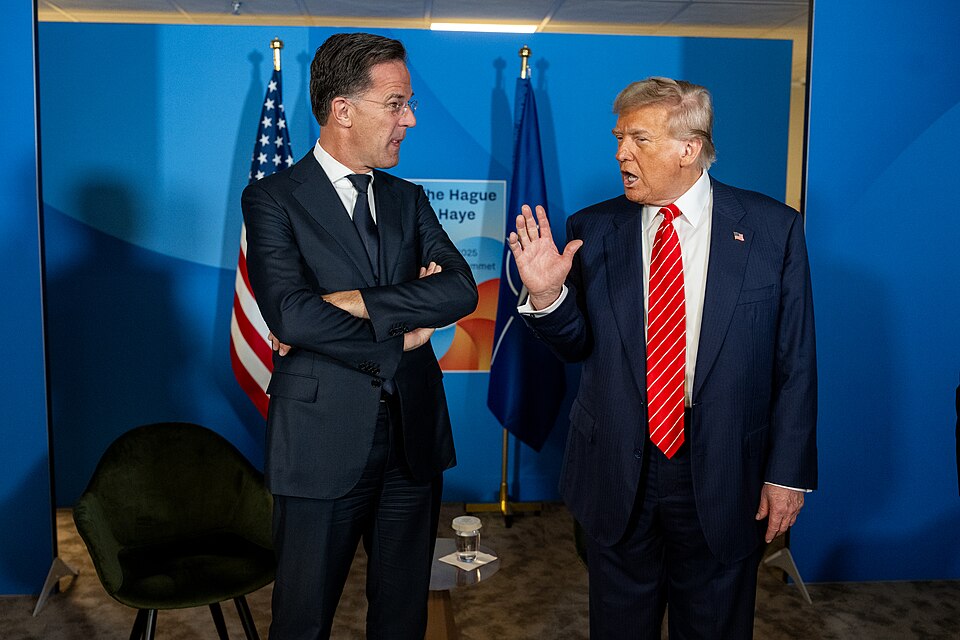 Trump publică un nou mesaj furios la adresa NATO, după întâlnirea cu Rutte: „Aliații nu vor fi acolo în conflicte viitoare, cum ar fi Groenlanda”. Rutte refuză să spună dacă Trump va retrage SUA din NATO: „Îi înțeleg dezamăgirea”