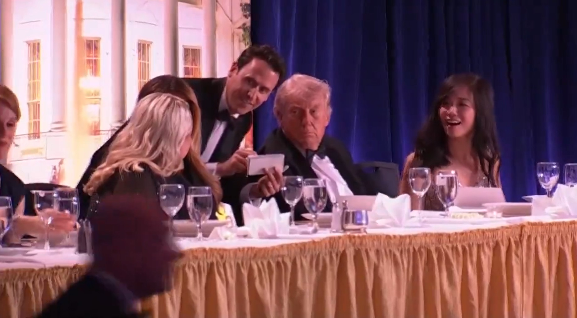 BREAKING. Trump a fost evacuat de urgență de Secret Service de la un eveniment găzduit la Hotelul Washington Hilton. S-au tras focuri de armă