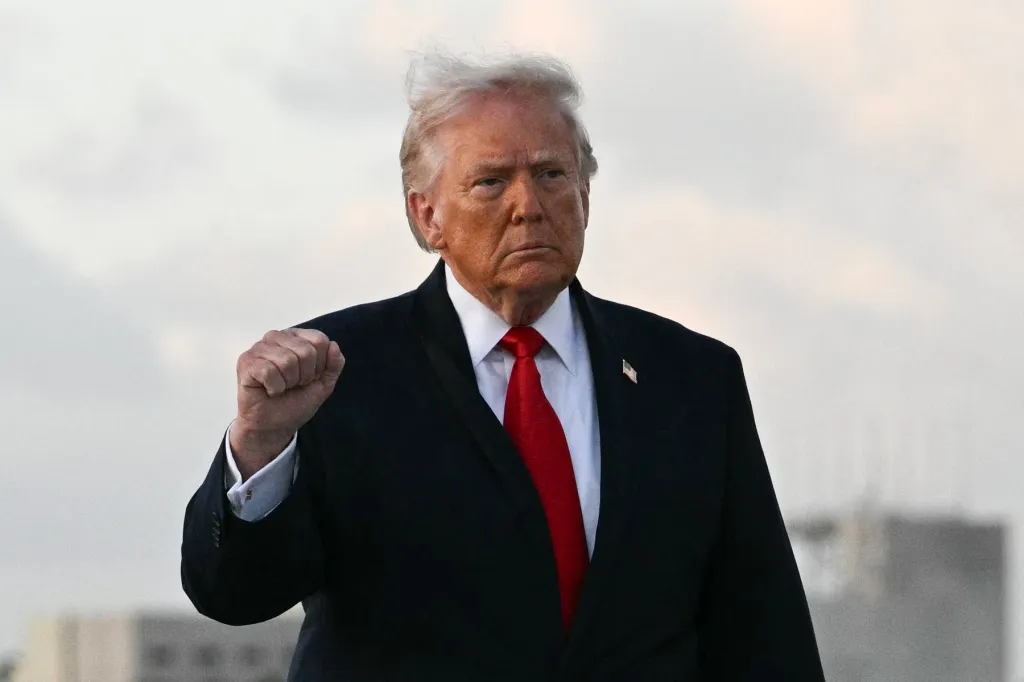 BREAKING NEWS. Trump anunță că Statele Unite încep BLOCADA în Strâmtoarea Ormuz, cu sprijinul altor țări, după ce negocierile din Islamabad au eșuat: „Nicio navă nu intră și nu iese din Ormuz. Interzicem toate navele care au plătit taxe Iranului. Dacă Iranul trage în navele noastre, îi vom trimite în iad”