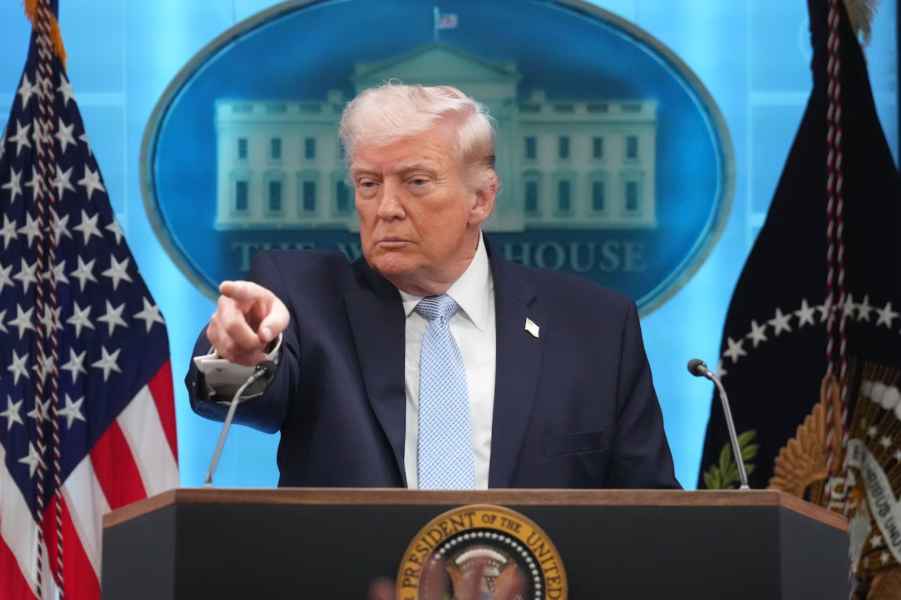 Trump își reînnoiește amenințările la adresa Iranului, după obținerea armistițiului: „Armata SUA se odihnește acum. Până nu avem un ACORD REAL, toate trupele și activele noastre rămân în regiune”