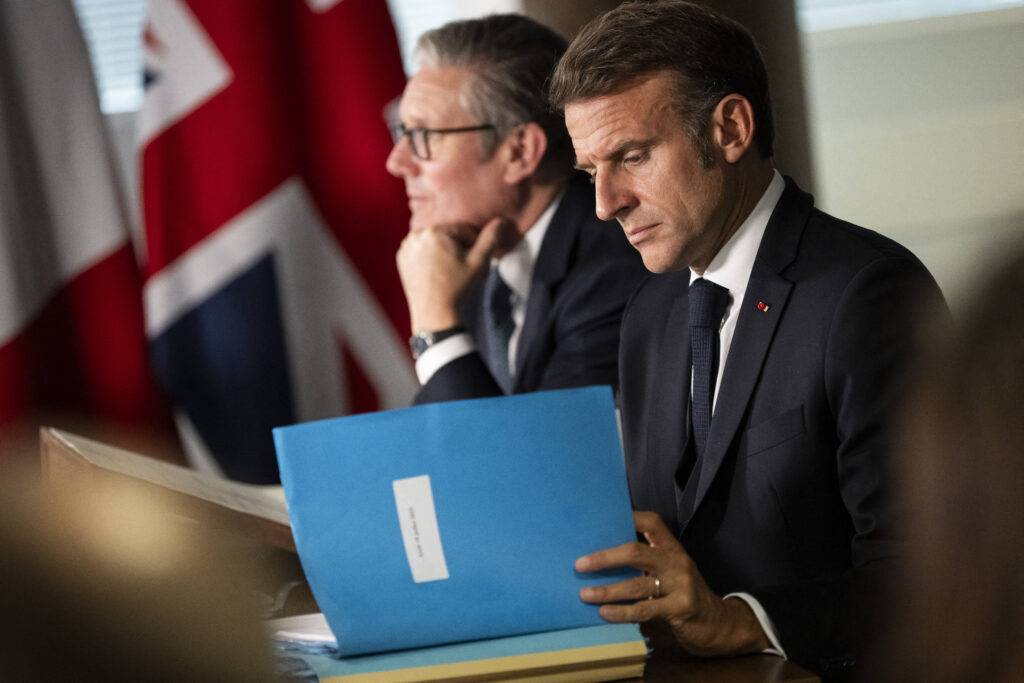 Franța și Marea Britanie vor găzdui o reuniune cu mai multe țări „non-beligerante” pentru a stabili un plan de securizare a Strâmtorii Ormuz, după ce a început blocada SUA impusă de Trump