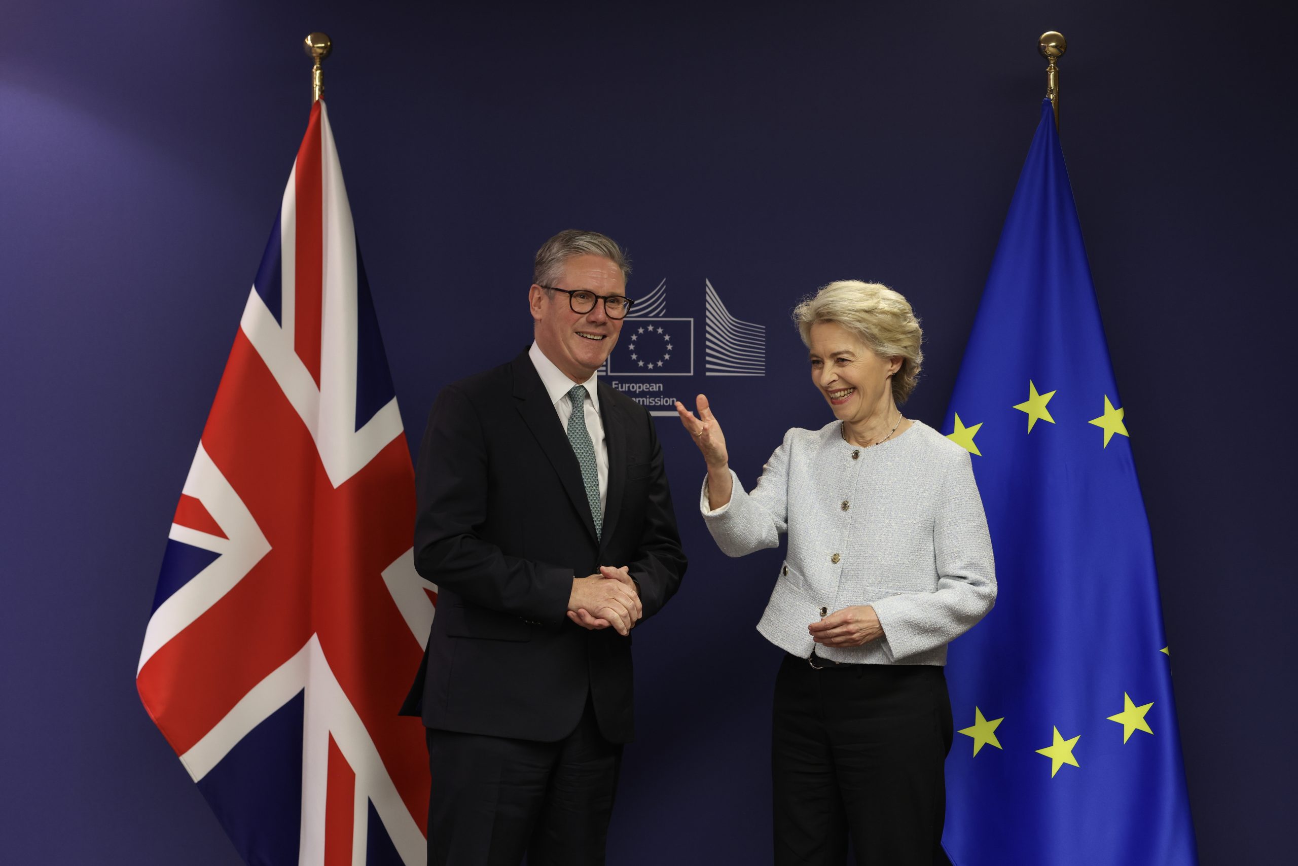 Keir Starmer și Ursula von der Leyen au discutat consolidarea relațiilor dintre Regatul Unit și Uniunea Europeană