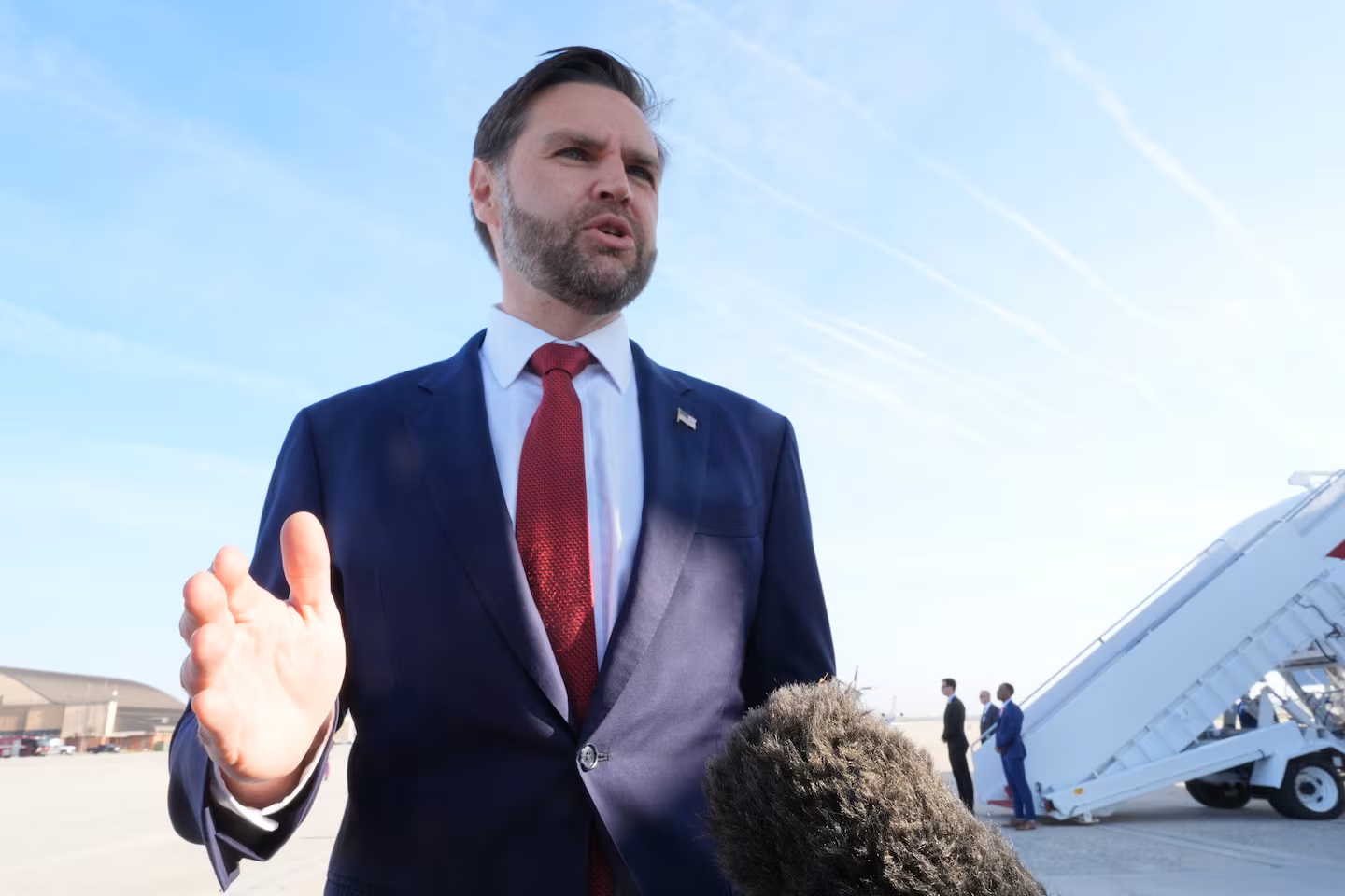Vicepreședintele american J.D. Vance se îndreaptă către Islamabad, Pakistan, unde va conduce negocieri decisive cu Iranul, după ce s-a ajuns la armistițiu: „Trump ne-a dat directive clare”