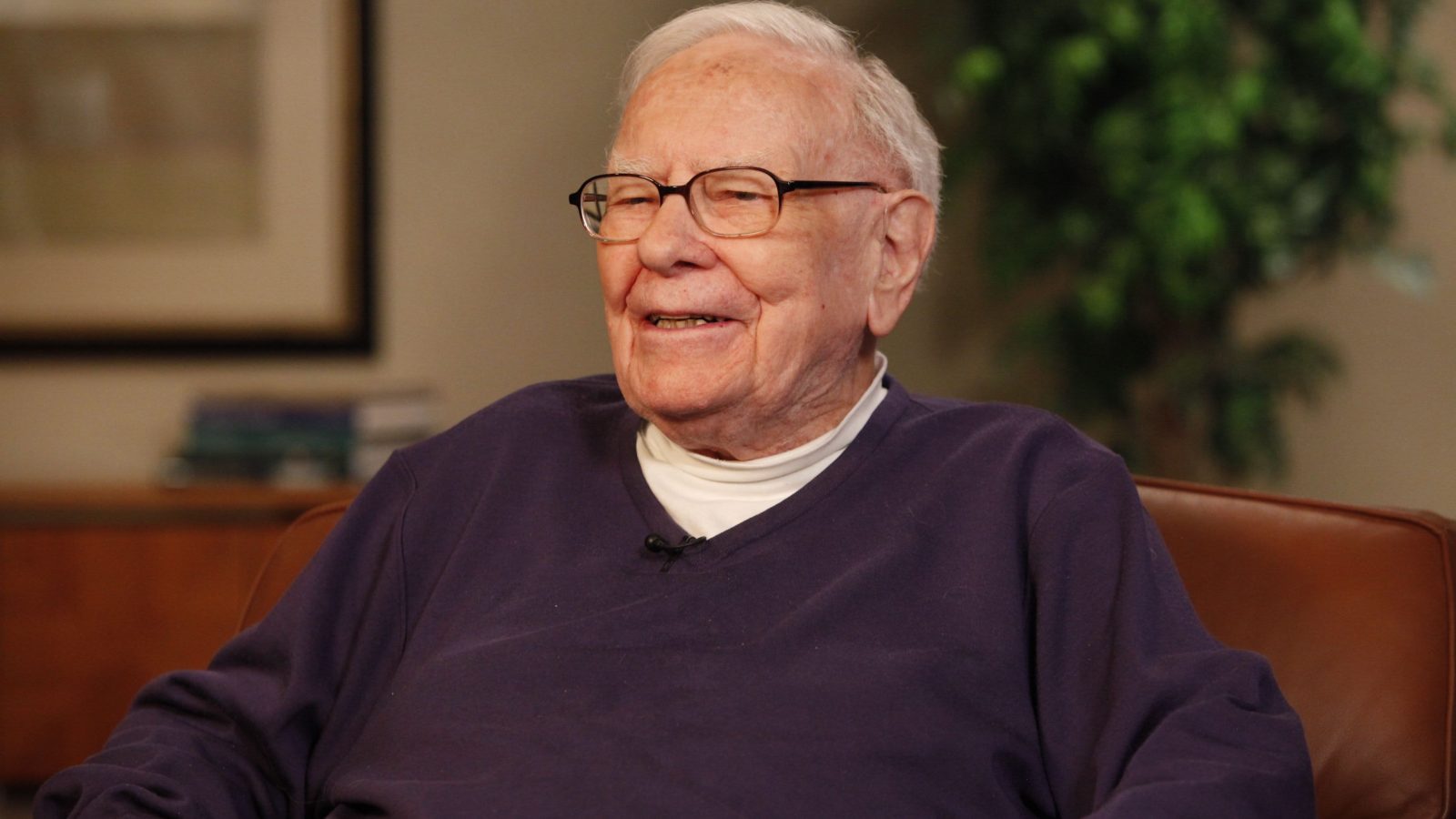 Un prânz cu Warren Buffett și Stephen Curry a fost vândut la licitație pentru 9 milioane de dolari. Banii vor fi donați către două fundații