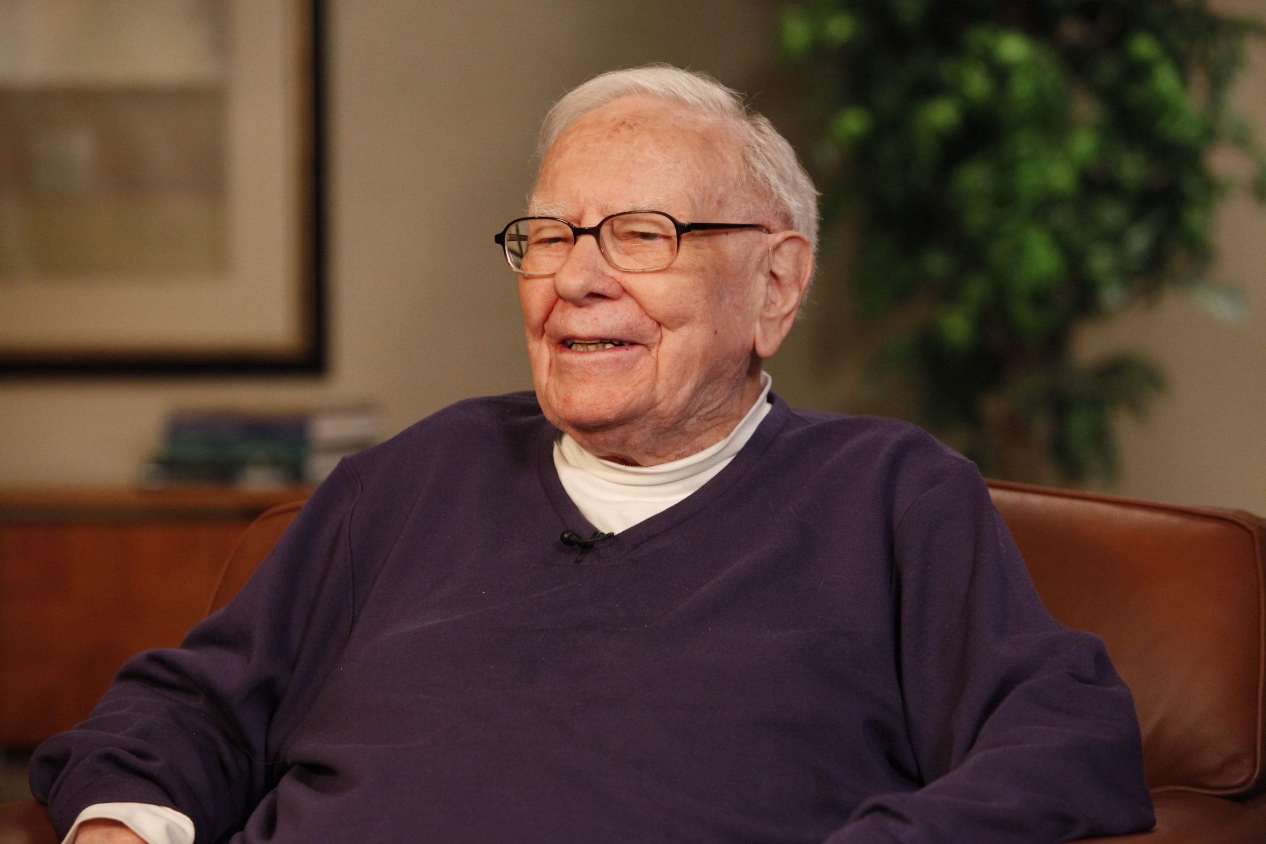 Un prânz cu Warren Buffett și Stephen Curry a fost vândut la licitație pentru 9 milioane de dolari. Banii vor fi donați către două fundații