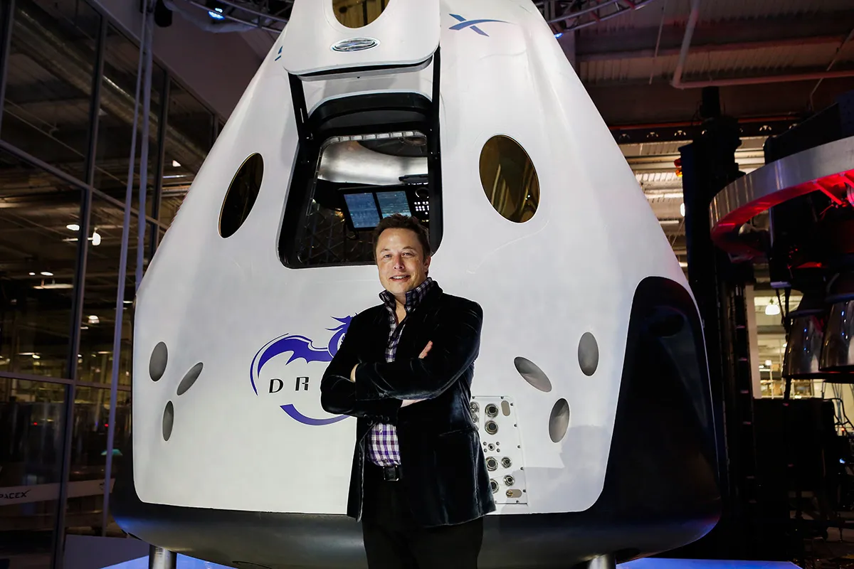 Elon Musk se pregăteşte pentru cea mai mare vânzare de acţiuni din istorie: SpaceX se va lista pe Nasdaq sub simbolul SPCX, dar cu o pierdere de 4 mld. dolari