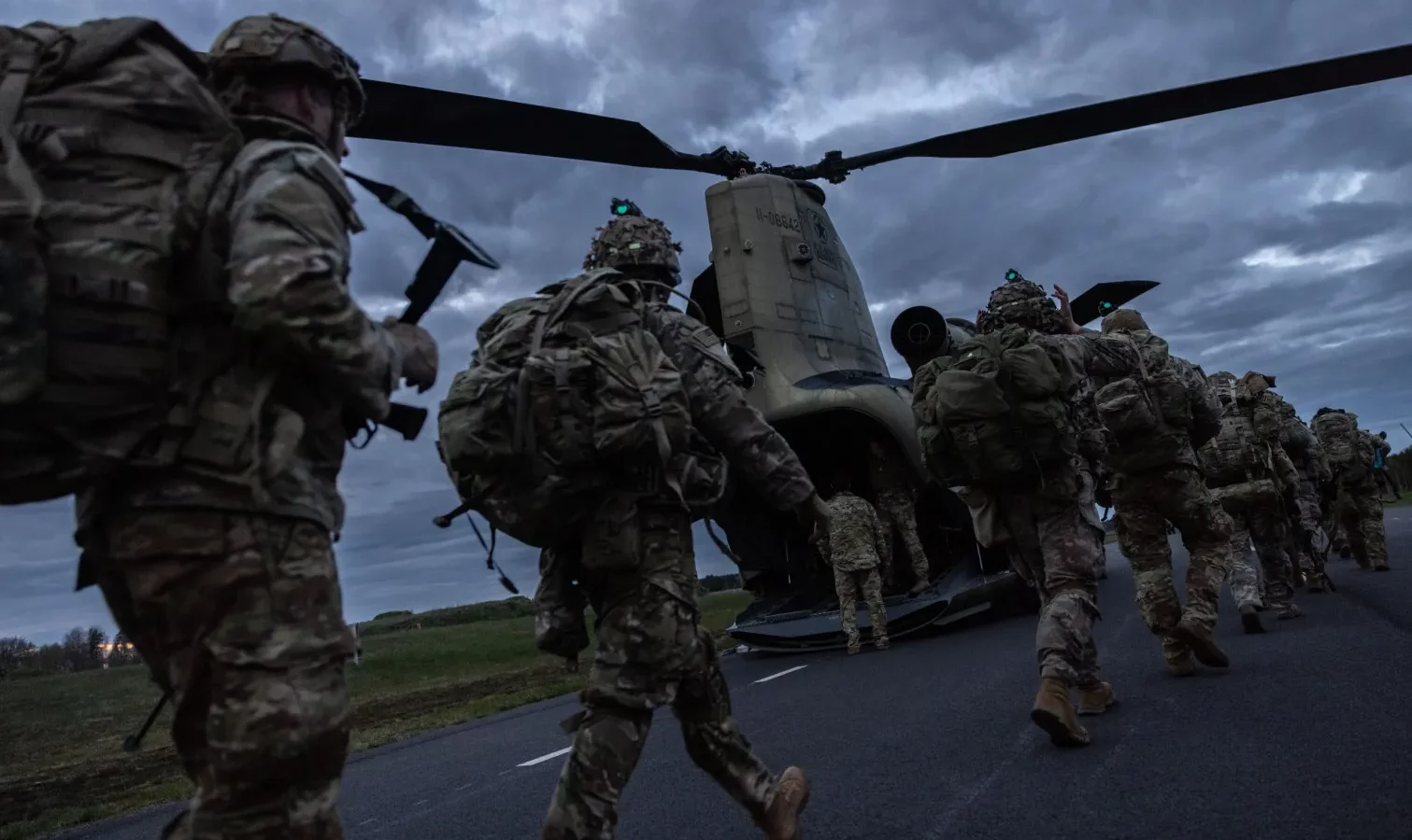Reuters: NATO va întări apărarea flancului estic printr-o nouă structură care să faciliteze desfășurarea rapidă a forțelor în Letonia și Estonia, în cazul unui război cu Rusia