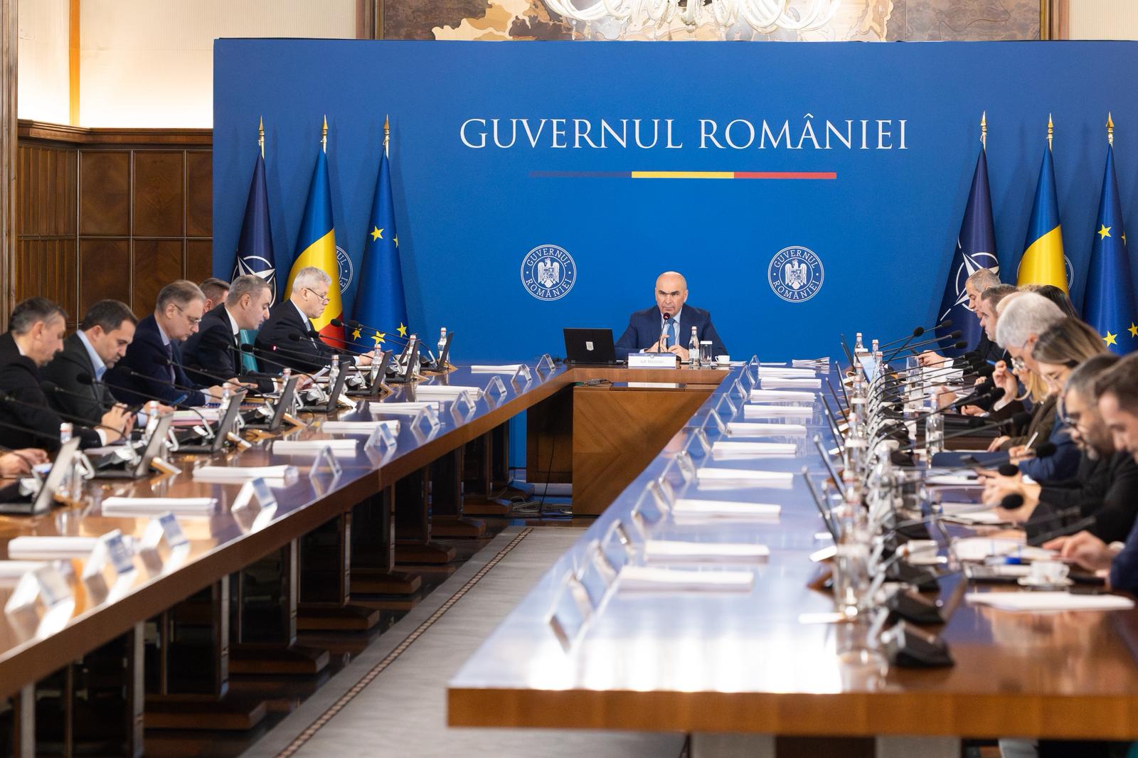 S&P confirmă ratingul României la „BBB-/A-3”, cu perspectivă negativă:  „Am putea reduce ratingul României dacă blocajul guvernamental se prelungește”