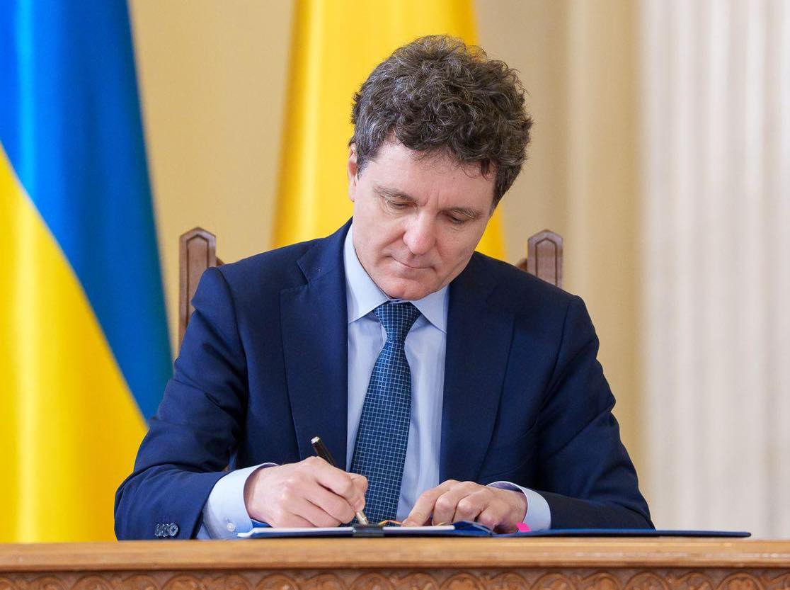Surse: După summitul B9, Nicușor Dan va chema liderii partidelor la noi consultări pentru formarea Guvernului. Președintele ia în calcul un Guvern politic, dar și varianta unui premier tehnocrat