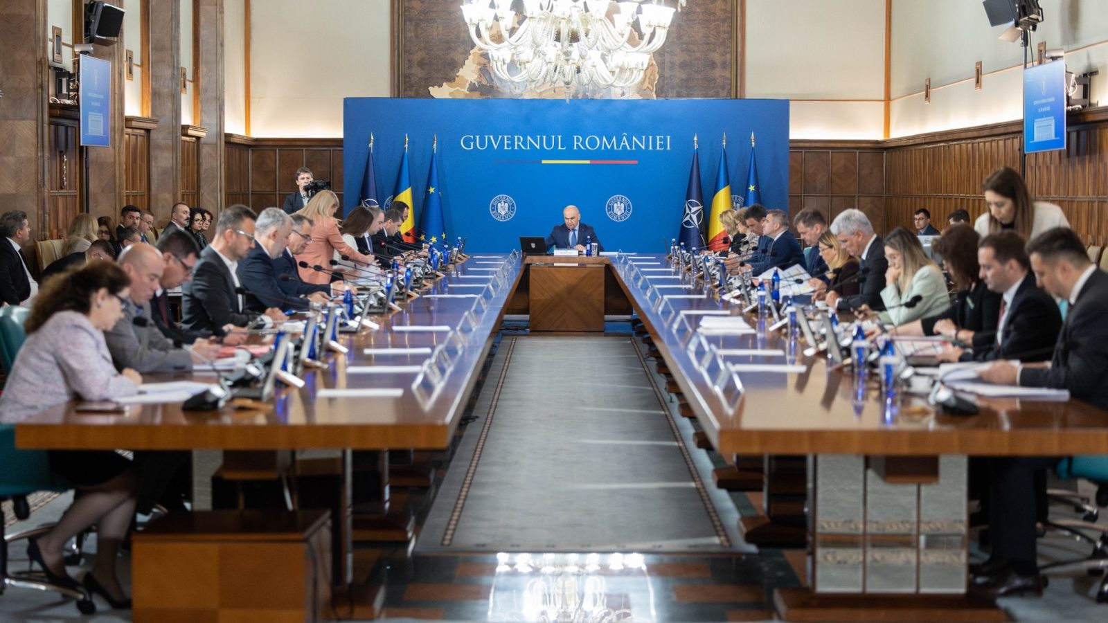 Sondaj INSCOP. PNL depășește PSD în intenția de vot pentru alegerile parlamentare pentru prima dată în ultimii șase ani. AUR ar obține 38%