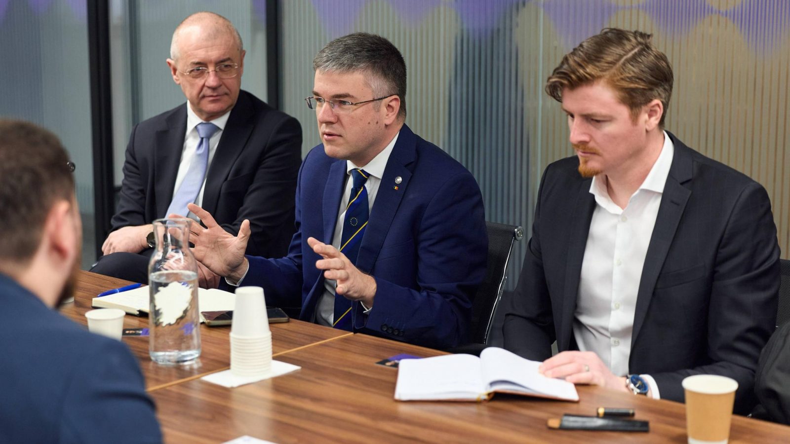 Ministrul interimar al Economiei, Irineu Darău, a discutat la Kiev despre proiecte comune în inteligență artificială, servicii publice digitale și securitate cibernetică: „Ne inspirăm din modelele de succes privind digitalizarea”