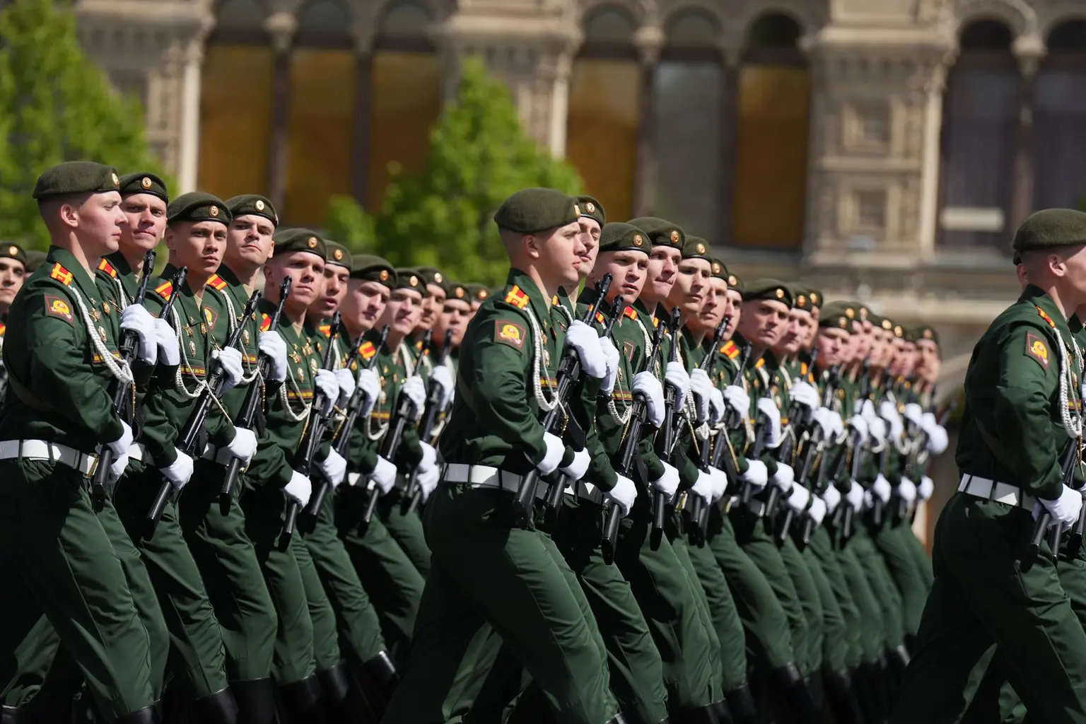 Rusia și Ucraina se acuză că încalcă armistițiul anunțat de Moscova pentru parada de 9 mai. Zelenski confirmă atacul asupra unei rafinării din Iaroslavl