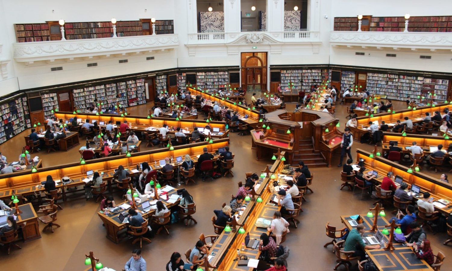 Majoritatea universităților din România nu au adaptat regulamentele de etică la legislația recentă, potrivit ANOSR