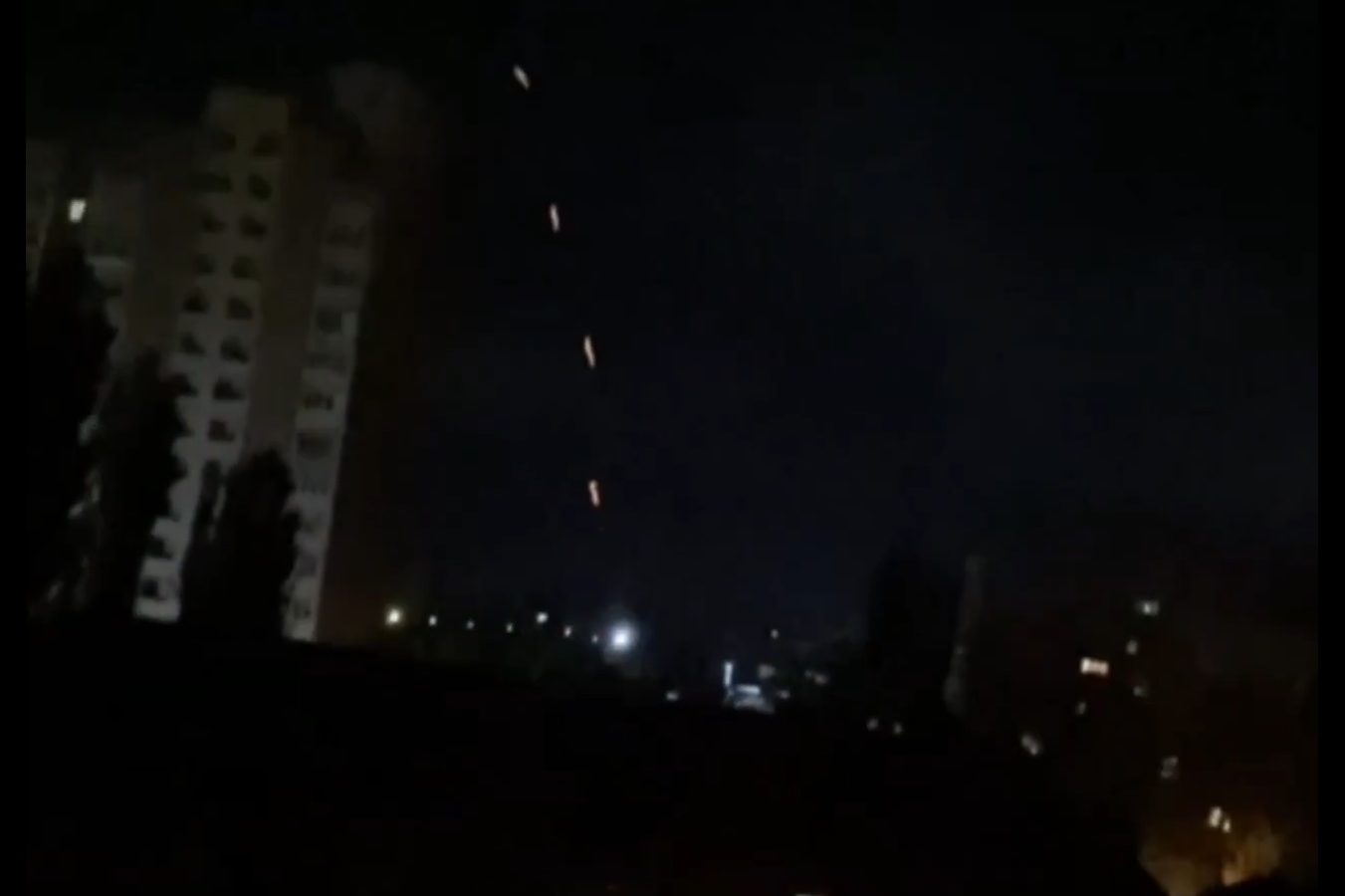 Rusia a atacat Kievul cu racheta balistică „Oreshnik” și cu drone, după ce Putin a ordonat Armatei ruse să pregătească un răspuns puternic la atacul din Luhansk, atribuit Ucrainei. Statele Unite l-au anunțat în prealabil pe Zelenski de atac