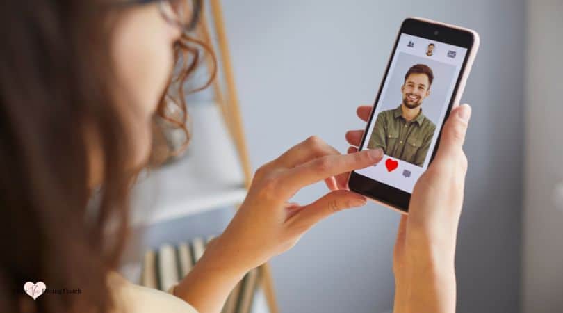 Studiu. Pozele sexy de pe aplicațiile de dating reduc șansele unei relații serioase. Utilizatorii preferă profilurile cu imagini naturale