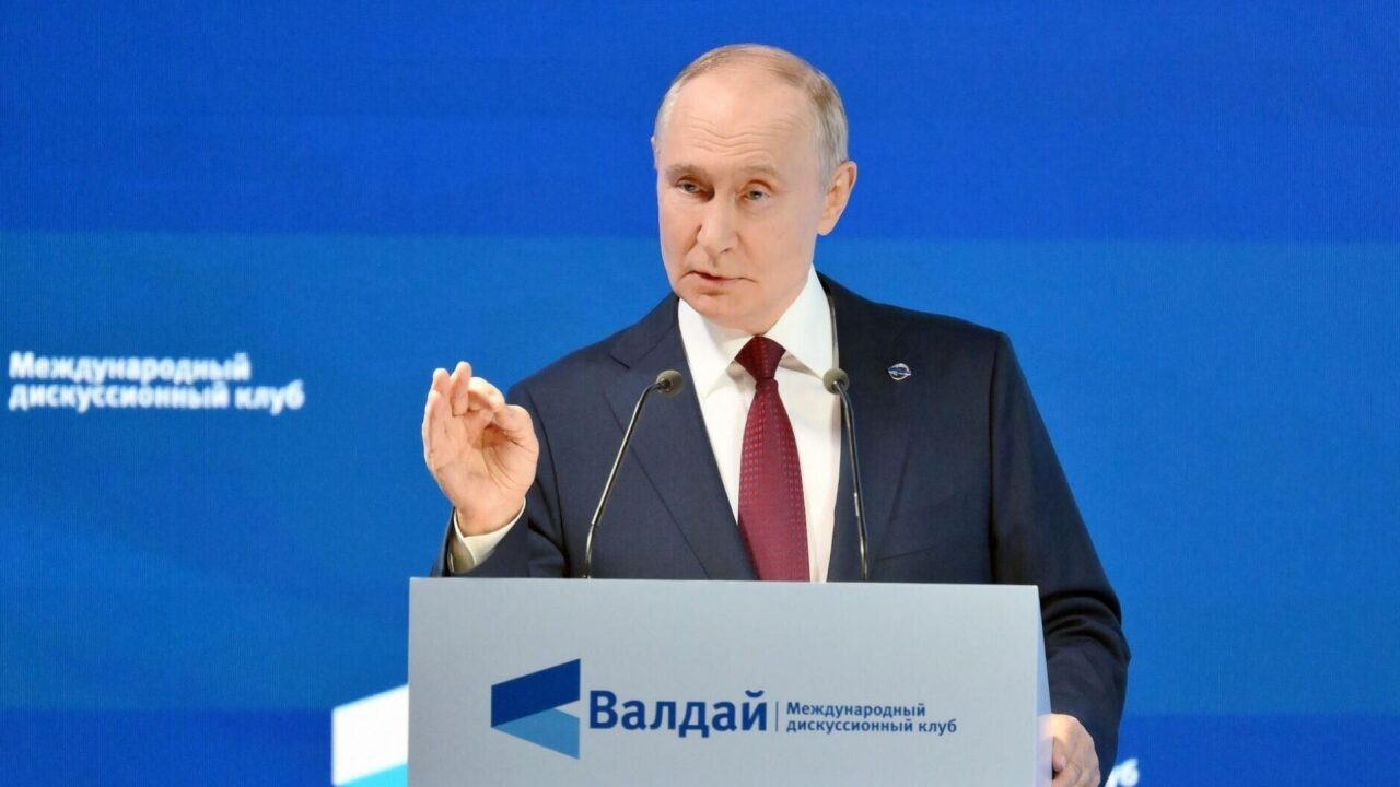Putin comentează prăbușirea dronei peste blocul din Galați: „Mereu sunt acuzați rușii. În România a avut loc, cel mai probabil, un incident cu o dronă ucraineană. Rusia e pregătită să demareze o anchetă obiectivă”