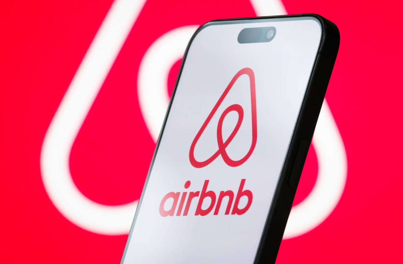 Airbnb își diversifică modelul de business, noua aplicație va include servicii de închiriere de mașini și livrare de produse alimentare