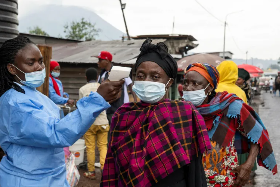 Numărul cazurilor suspectate de Ebola în estul RD Congo a depășit 900, în contextul reducerii drastice ale bugetelor de ajutor internațional