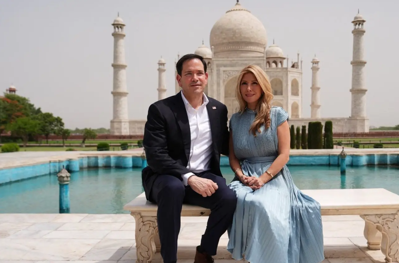 Marco Rubio a vizitat Taj Mahal-ul din Agra, în timpul turneului său diplomatic în India: „Este important să arăți respect față de cultura țărilor pe care le vizitezi”