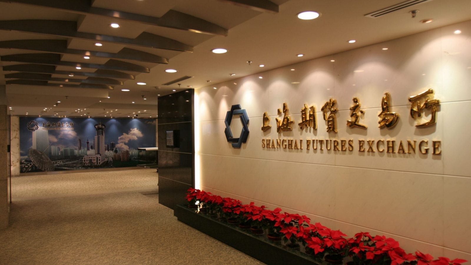 O nouă marfă strategică: China pregătește contracte pentru tokeni cu Inteligența Artificială, iar Wall Street construiește deja piețe pentru puterea de calcul
