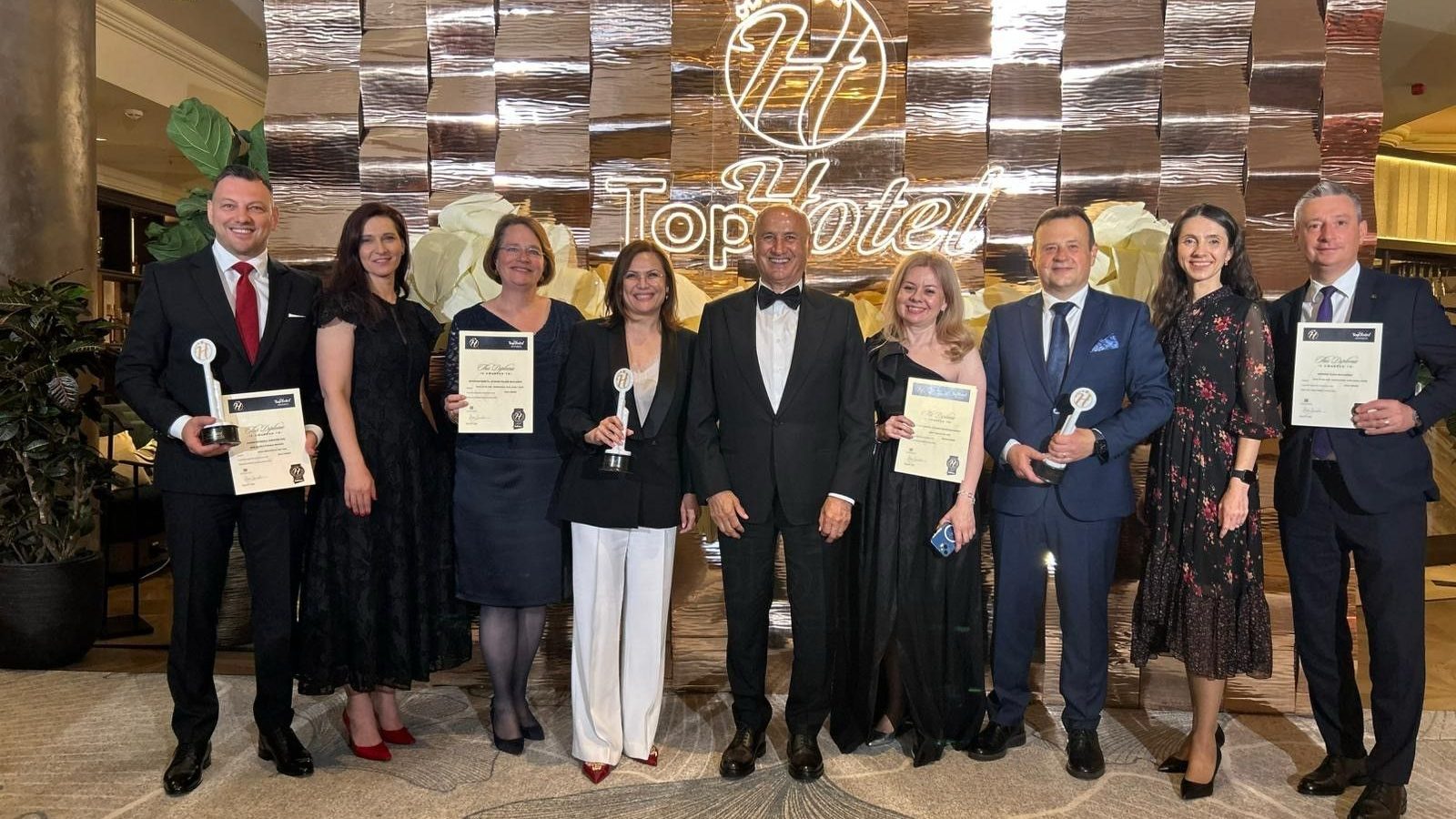 ANA Hotels, reconfirmare a excelenței în ospitalitatea românească: 7 distincții obținute la TopHotel Awards 2026