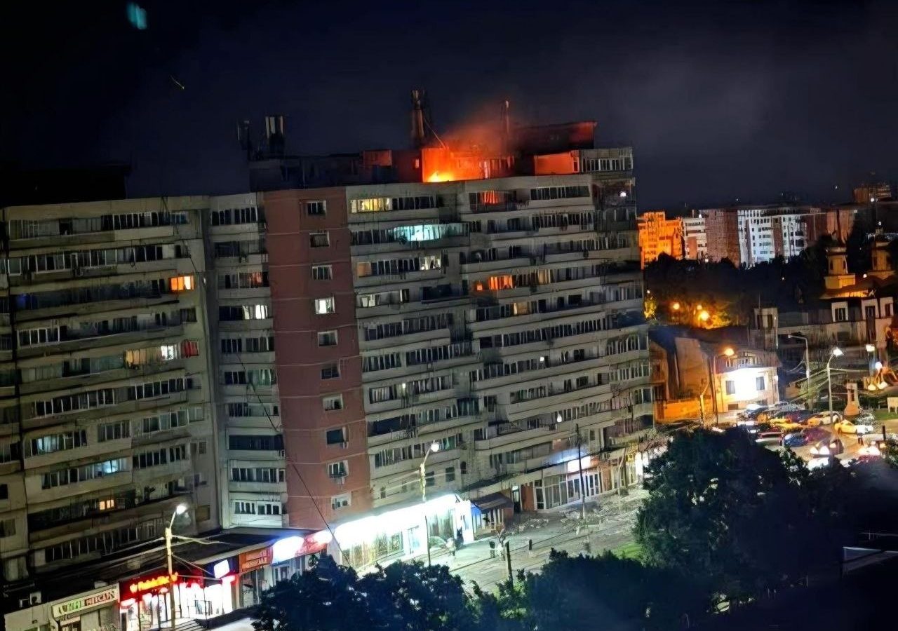 Femeia și băiatul de 14 ani răniți după prăbușirea unei drone peste un bloc din Galați sunt în stare stabilă, anunță Ministerul Sănătății
