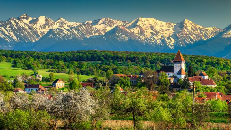 Bigstock gorgeous spring countryside la 280866130 990x556