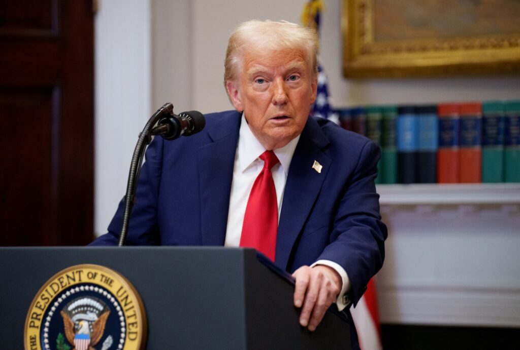 Trump spune că armistițiul cu Iran rămâne în vigoare, în ciuda noilor atacuri din Strâmtoarea Ormuz: Un acord „poate să nu fie încheiat, dar poate avea loc în orice zi”
