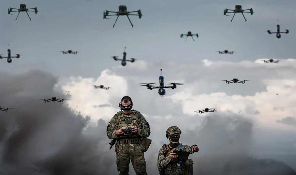 Fostul director CIA, David Petraeus, avertizează că „Statele Unite nu au învăţat din lecţiile Ucrainei”, care lansează 10.000 de drone pe zi. Cum arată războiul viitorului și cât de pregătită e România