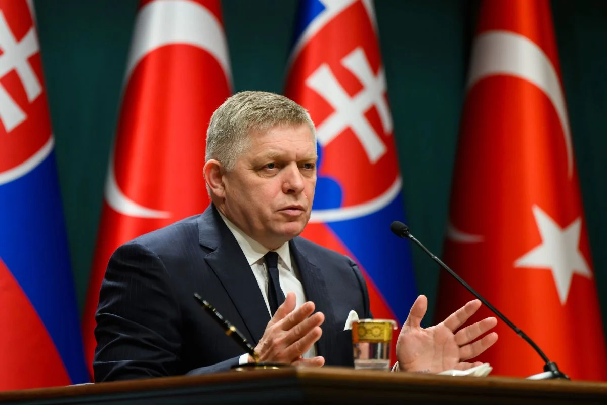 Premierul Slovaciei, Robert Fico, va participa la Parada de Ziua Victoriei din Rusia, alături de alți lideri aflați în grațiile lui Putin. Trump nu a fost invitat
