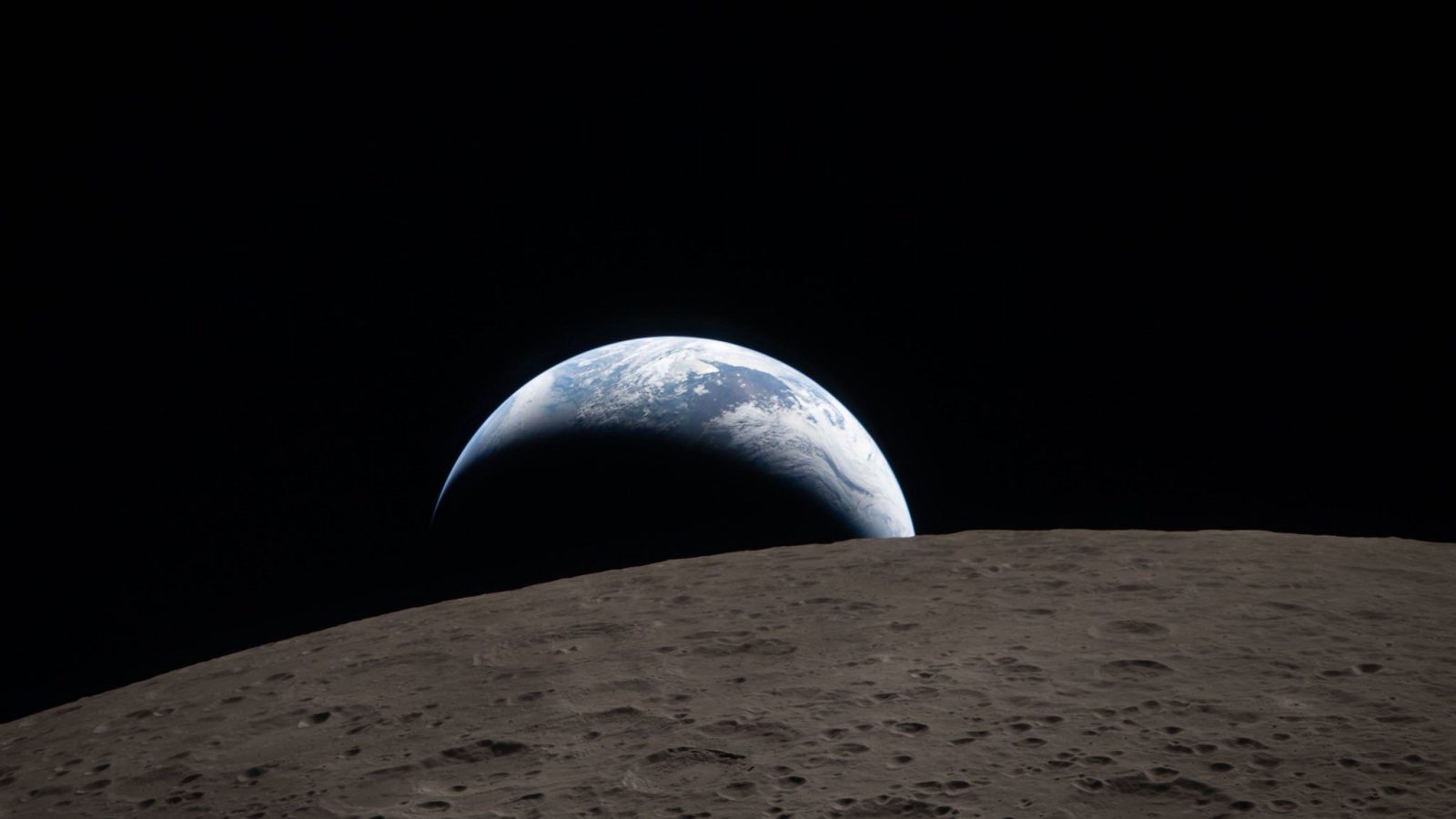 NASA prezintă planul pentru o bază permanentă pe Lună. SpaceX, Blue Origin și alte companii private participă la misiunile care pregătesc viitorul avanpost lunar