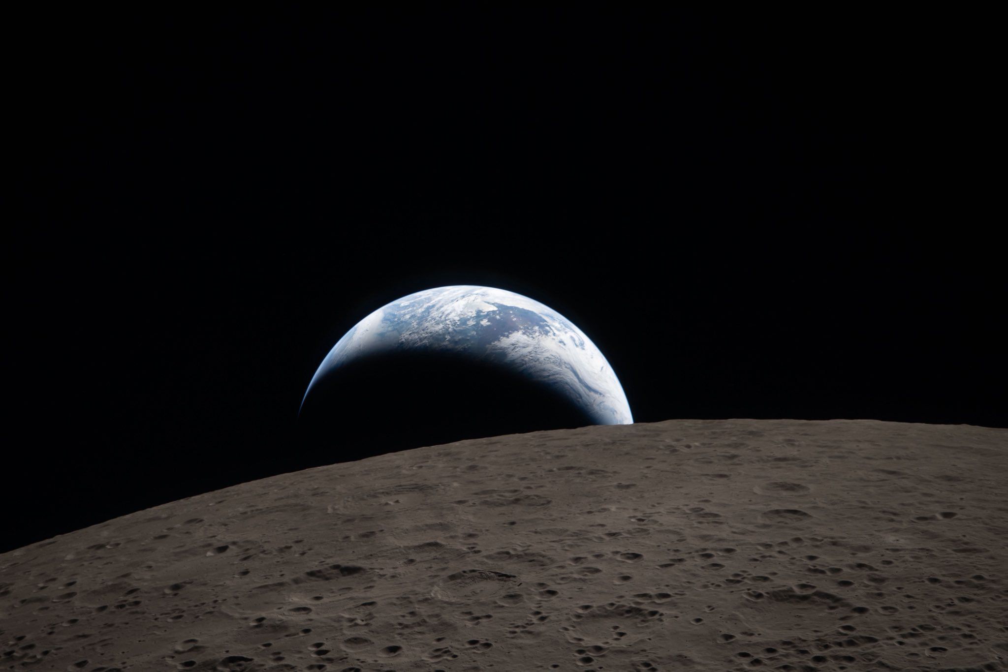NASA prezintă planul pentru o bază permanentă pe Lună. SpaceX, Blue Origin și alte companii private participă la misiunile care pregătesc viitorul avanpost lunar