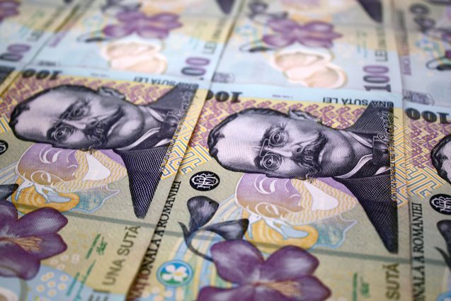 4885230 lots of 100 lei bills.