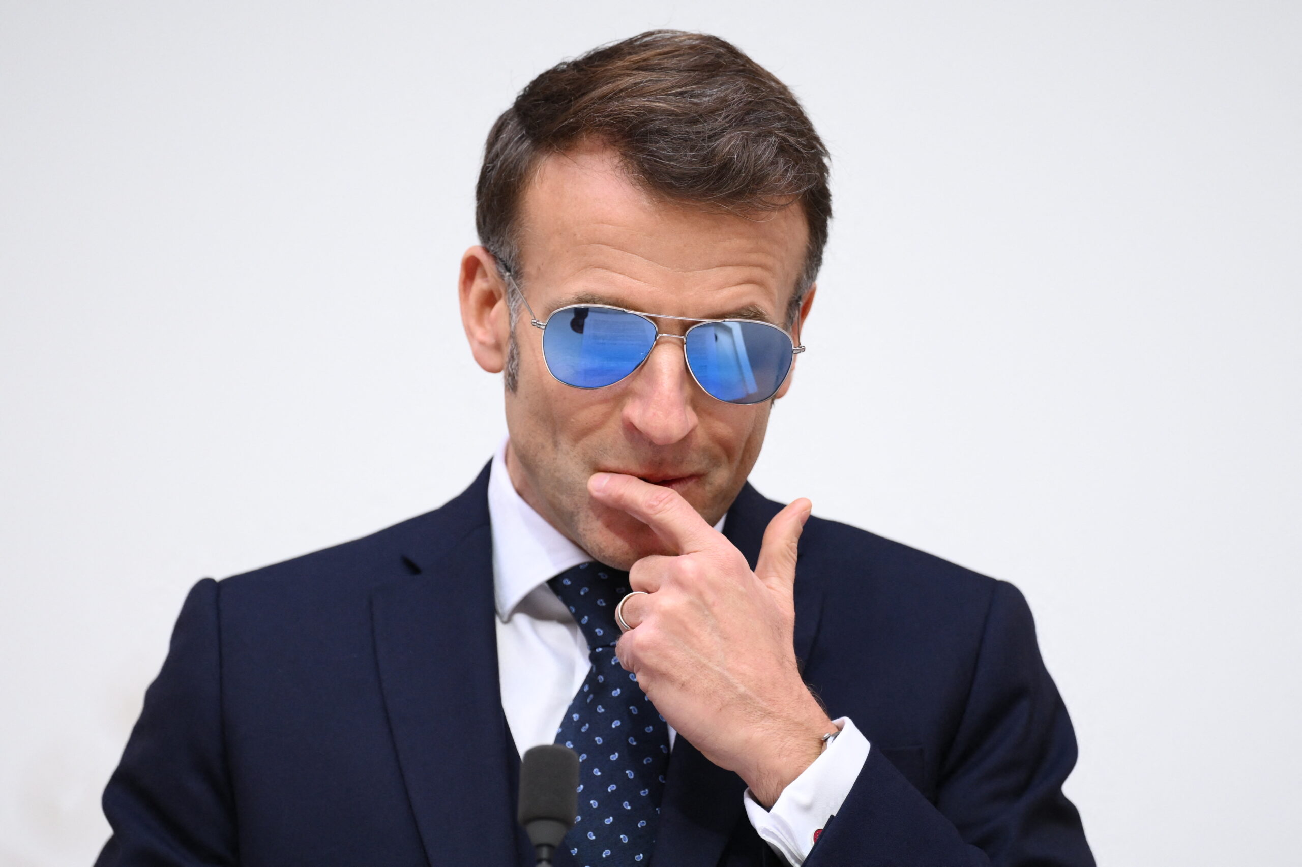 Președintele Macron a fost susprins în timp ce dansa pe melodia „Hakuna Matata”. Liderul francez a alergat alături de dublul campion olimpic la maraton Eliud Kipchoge, în Kenya