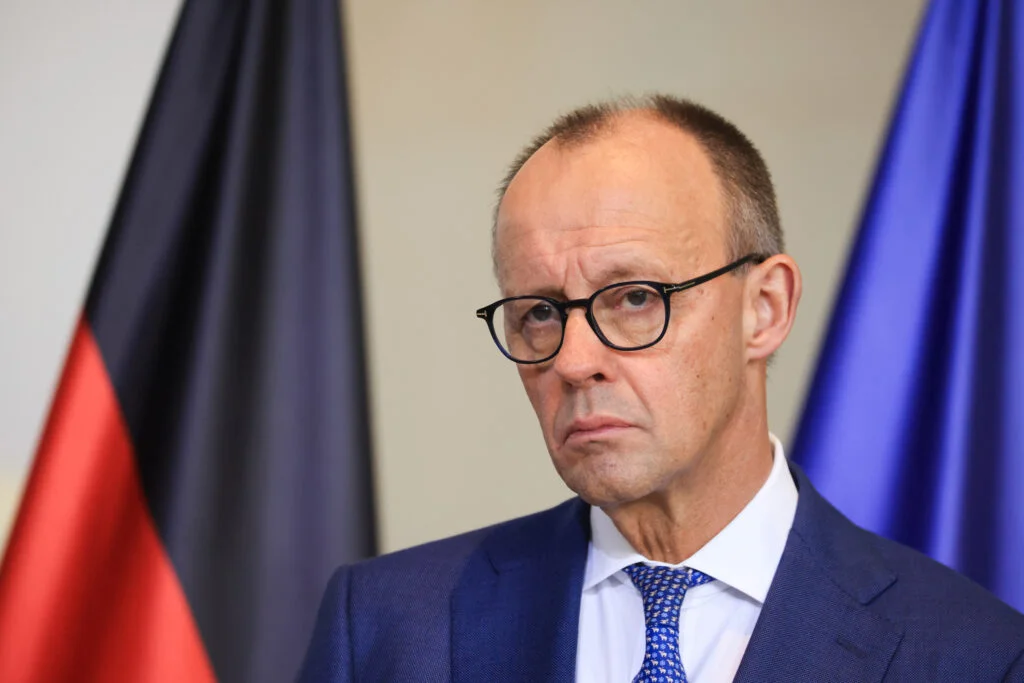 Friedrich Merz, huiduit și ironizat de sindicaliști, din cauza reformei de lucru. AFD îl depășește în sondaje