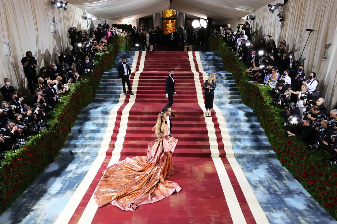 Met Gala vine cu o temă provocatoare în 2026: „Fashion is Art”, transformarea modei în opere de artă veritabile. Cât costă un bilet anul acesta