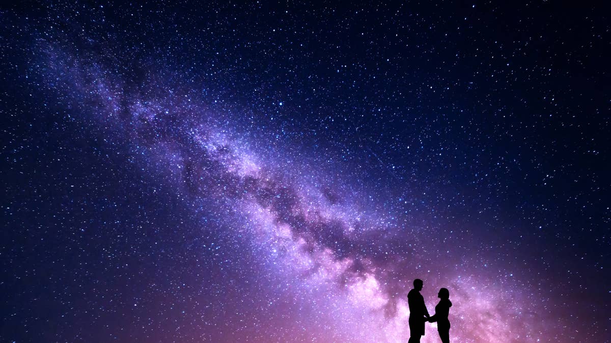 Zodiile nu influențează compatibilitatea în dragoste, arată un studiu realizat pe 20 de milioane de oameni. Cercetătorii spun că partenerii se aleg după educație și personalitate