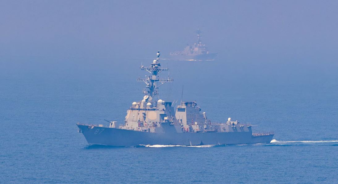 Statele Unite au atacat facilități militare ale Iranului, ca răspuns la o serie de „atacuri iraniene neprovocate” asupra navelor americane de război care tranzitau Strâmtoarea Ormuz. Trump: „Îi vom lovi mult mai violent dacă nu semnează rapid acordul”