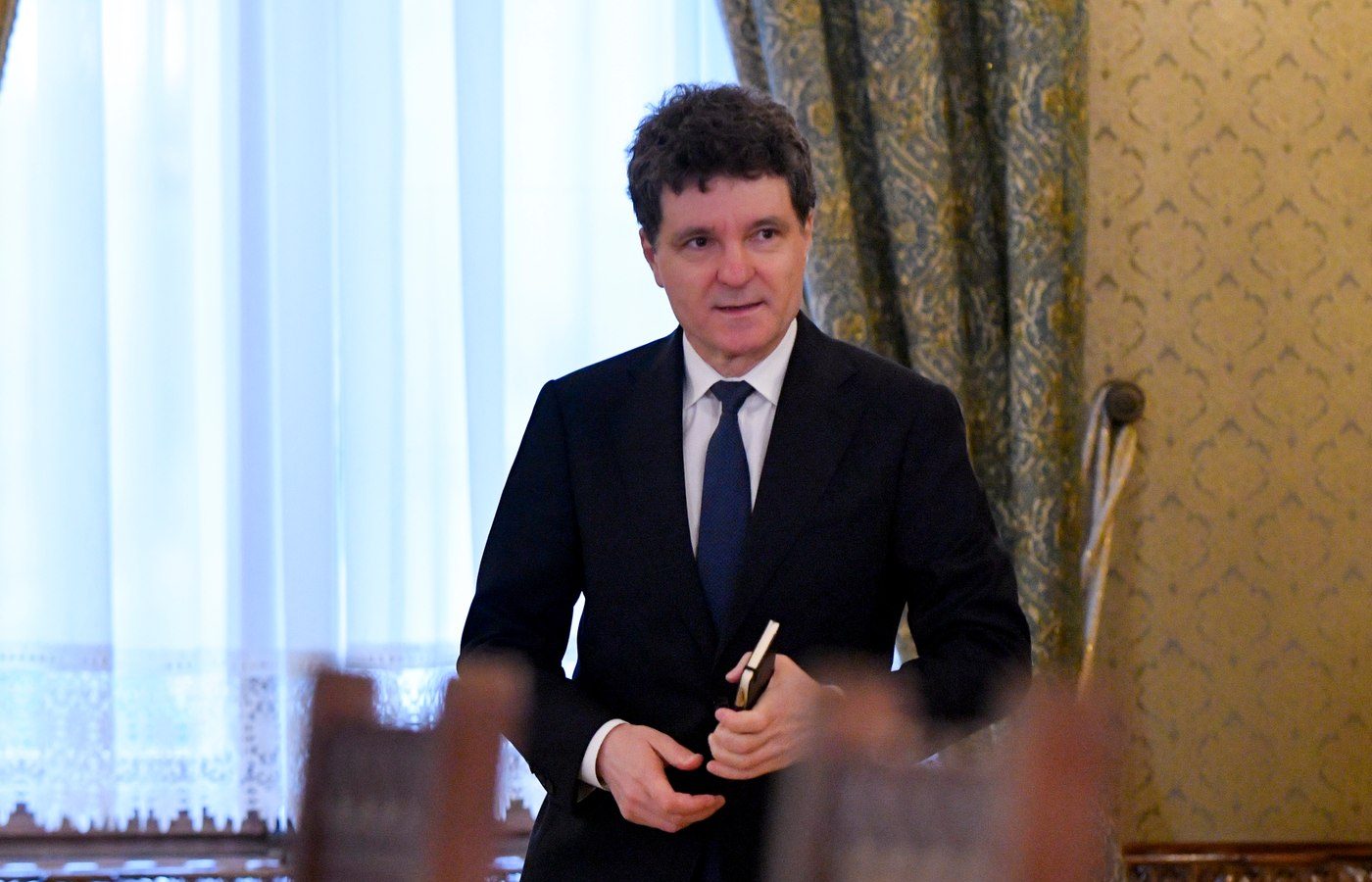 Nicușor Dan, după consultările cu partidele: „Vom continua seria de consultări până când se va cristaliza o variantă de majoritate solidă, pro-occidentală”. Cine este Delia Velculescu, luată în calcul pentru funcția de Premier