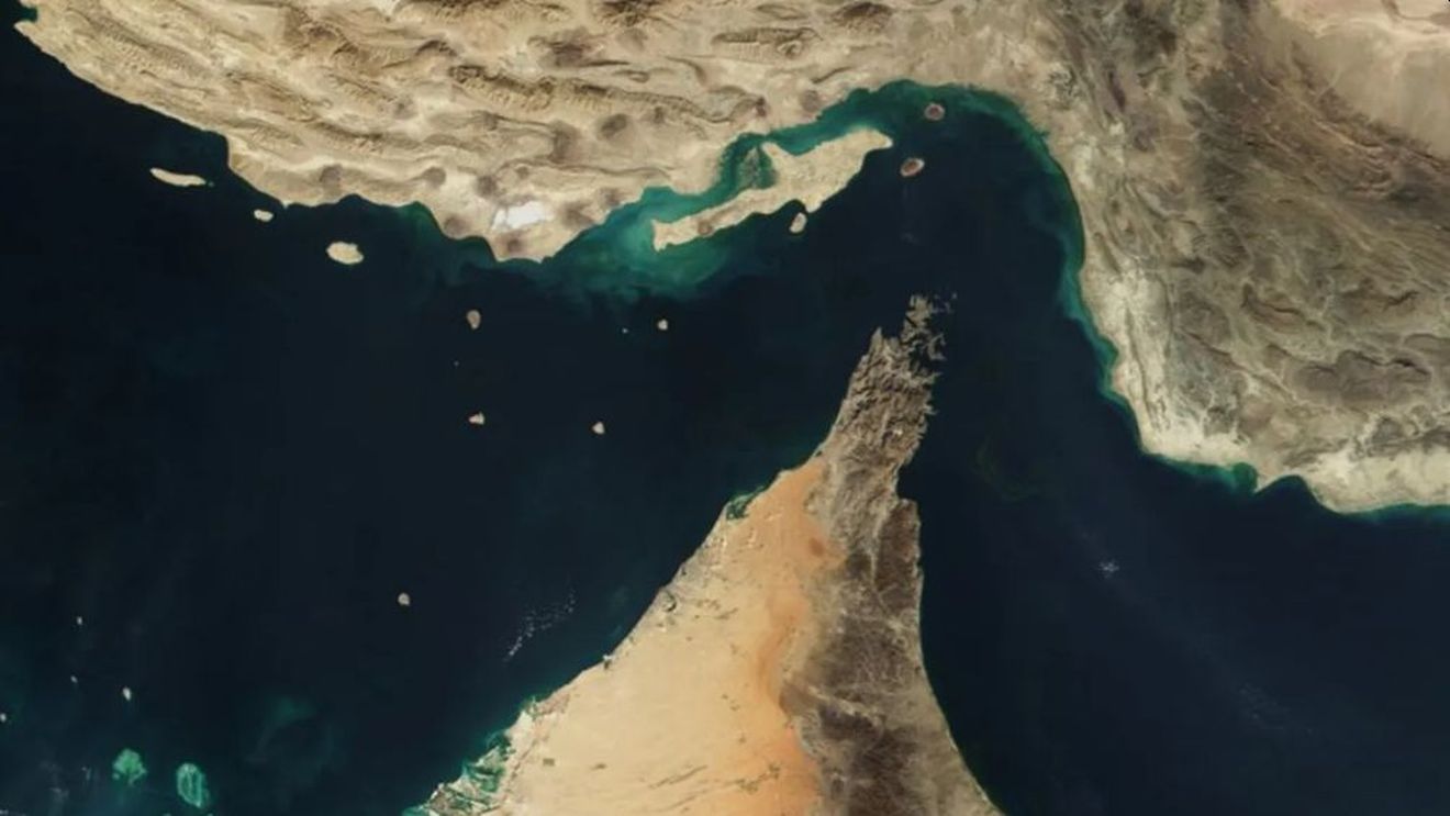 Iranul amenință că va riposta dacă forțele americane încearcă să se apropie de Strâmtoarea Ormuz