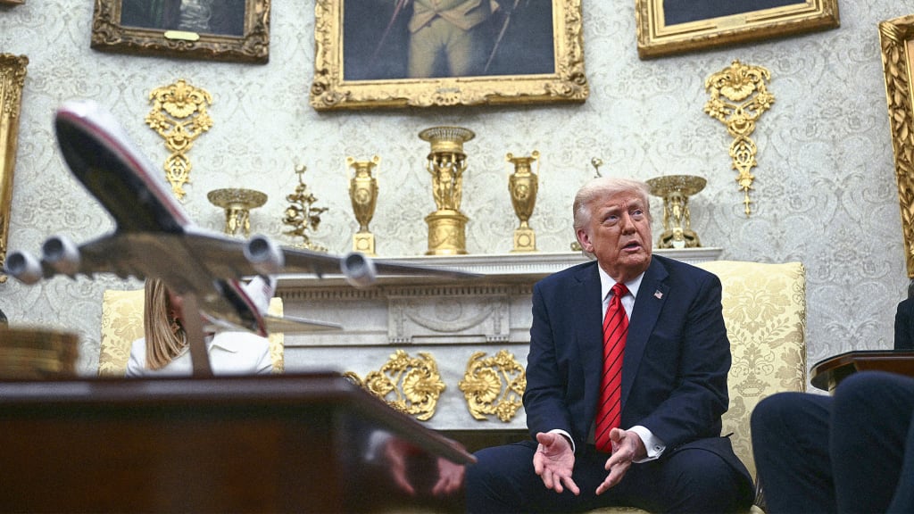 Bogații renunță la „quiet luxury”. Cum transformă Trump luxul ostentativ și decorurile aurite în simboluri de putere