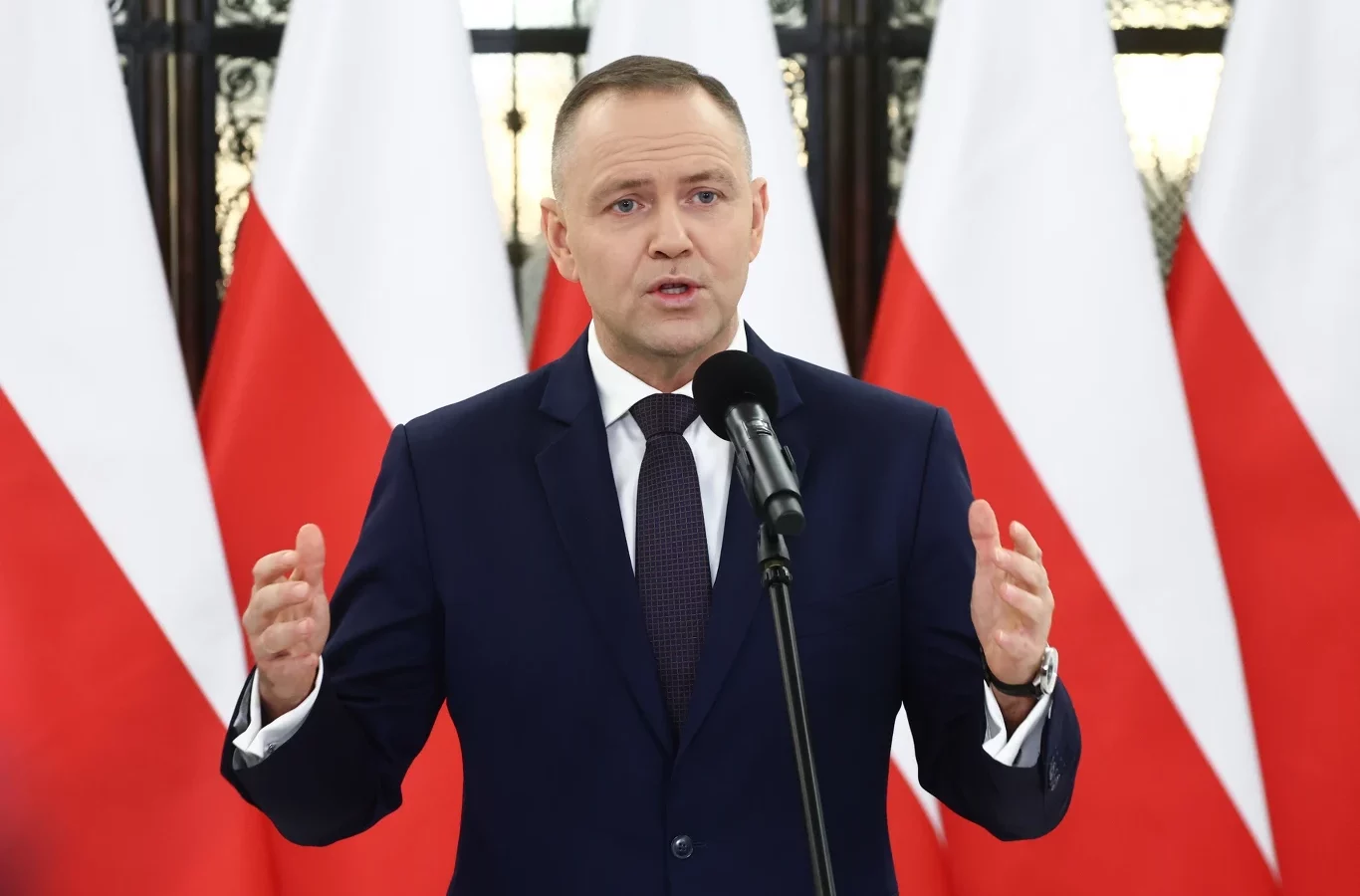 Președintele Karol Nawrocki vrea să rescrie Constituția Poloniei. Premierul Donald Tusk îl critică dur: „Sugerez să respectăm întâi Constituția actuală”