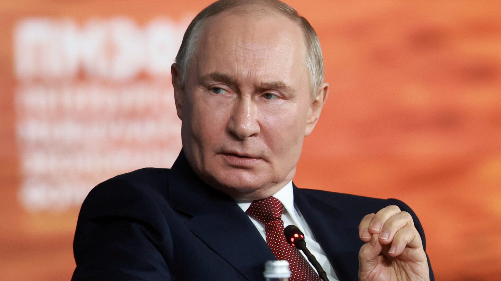 Parlamentul rus a aprobat un proiect de lege care i-ar permite lui Vladimir Putin să atace alte țări străine