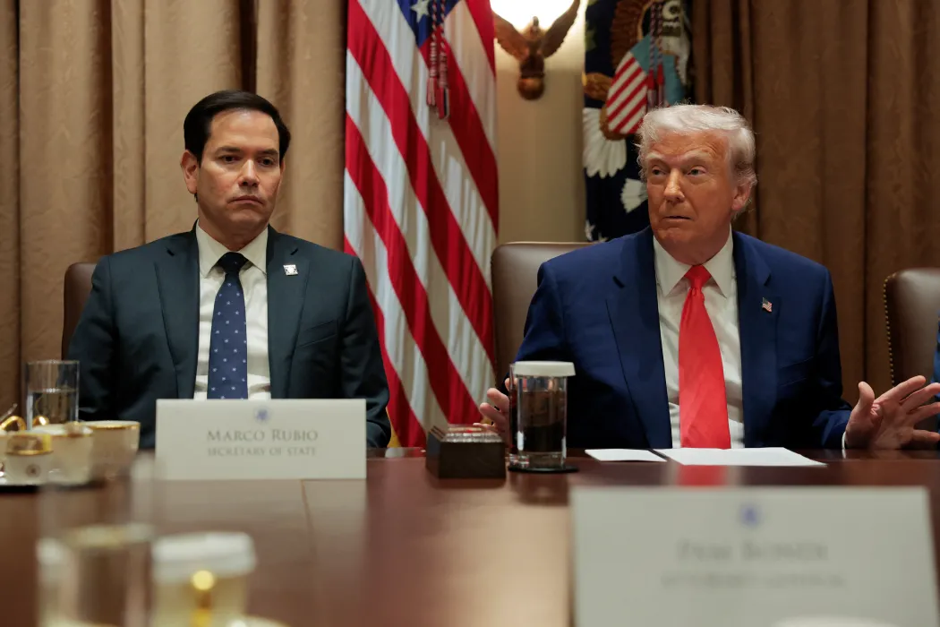 Marco Rubio îl însoțește pe Trump la Beijing, în ciuda interdicției impuse de China. Secretarul de stat va folosi numele său, tradus în mandarină