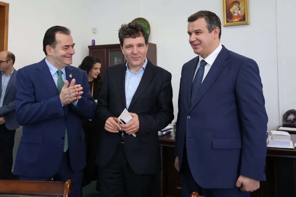 Nicușor Dan amână numirea unui Premier, însă există un favorit: Eugen Tomac, căruia partidele i se opun. Claudiu Crăciun, analist politic: „România merge din criză în criză. Era onorabil dacă Bolojan își dădea demisia și dacă PSD ieșea de la guvernare. Nu mai ajungeam aici”
