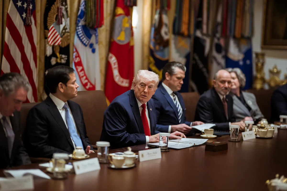 Trump convoacă miercuri o reuniune rară cu toți membrii Administrației, la Camp David, în timp ce negocierile cu Iranul intră într-o fază critică